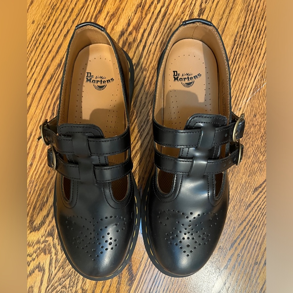 Like new Dr Martens Leather Mary Janes